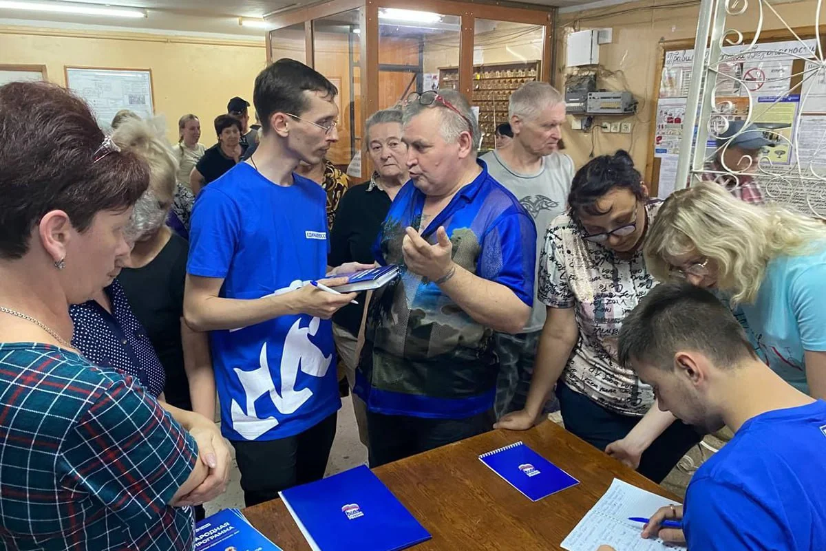 Более 4,5 тысяч жителей ЛНР внесли предложения в Народную программу «Единой России»
